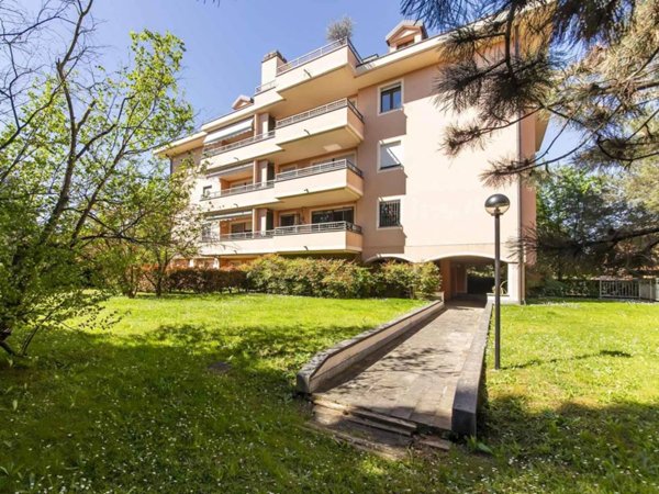 appartamento in vendita ad Arese in zona Valera
