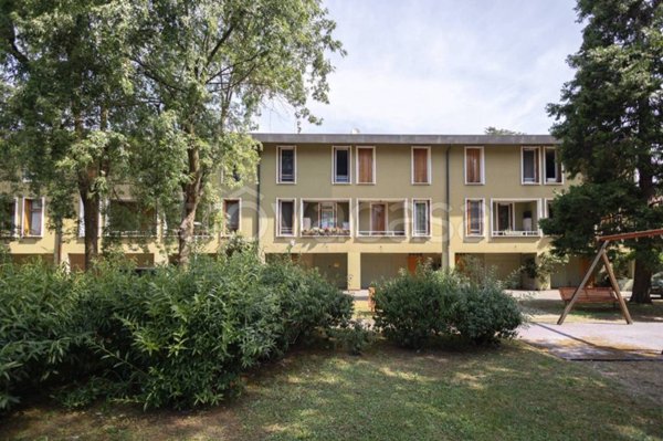 casa indipendente in vendita ad Arese in zona Valera