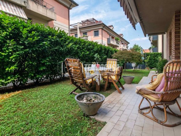 appartamento in vendita ad Arese in zona Valera