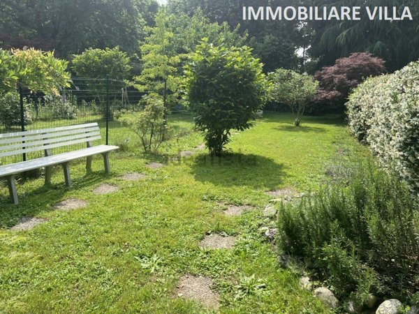 casa indipendente in vendita ad Arese in zona Valera