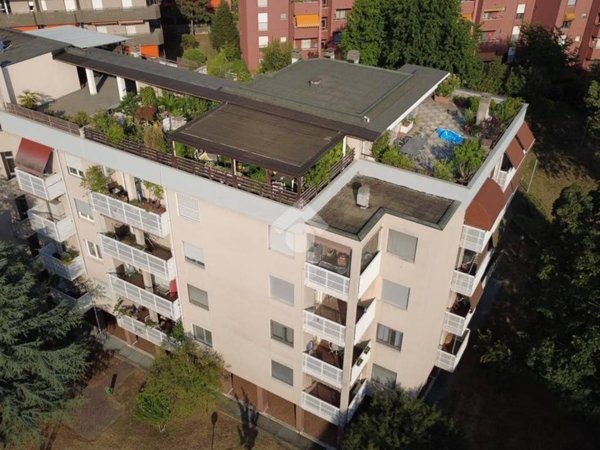 appartamento in vendita ad Arese in zona Valera