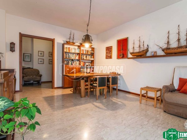 appartamento in vendita ad Arese in zona Valera