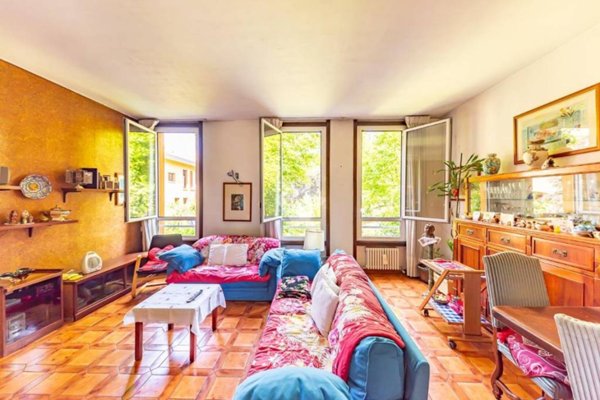 casa indipendente in vendita ad Arese in zona Valera