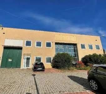 locale commerciale in vendita ad Arese in zona Valera