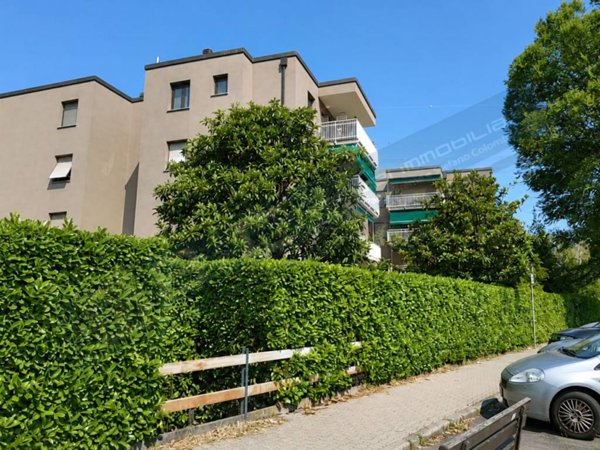 appartamento in vendita ad Arese in zona Valera