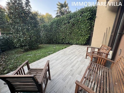 casa indipendente in vendita ad Arese in zona Valera