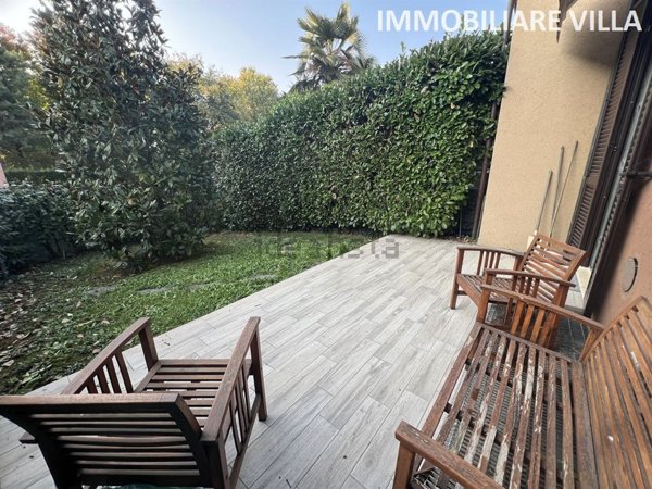 casa indipendente in vendita ad Arese in zona Valera