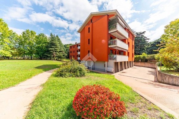 appartamento in vendita ad Arese in zona Valera
