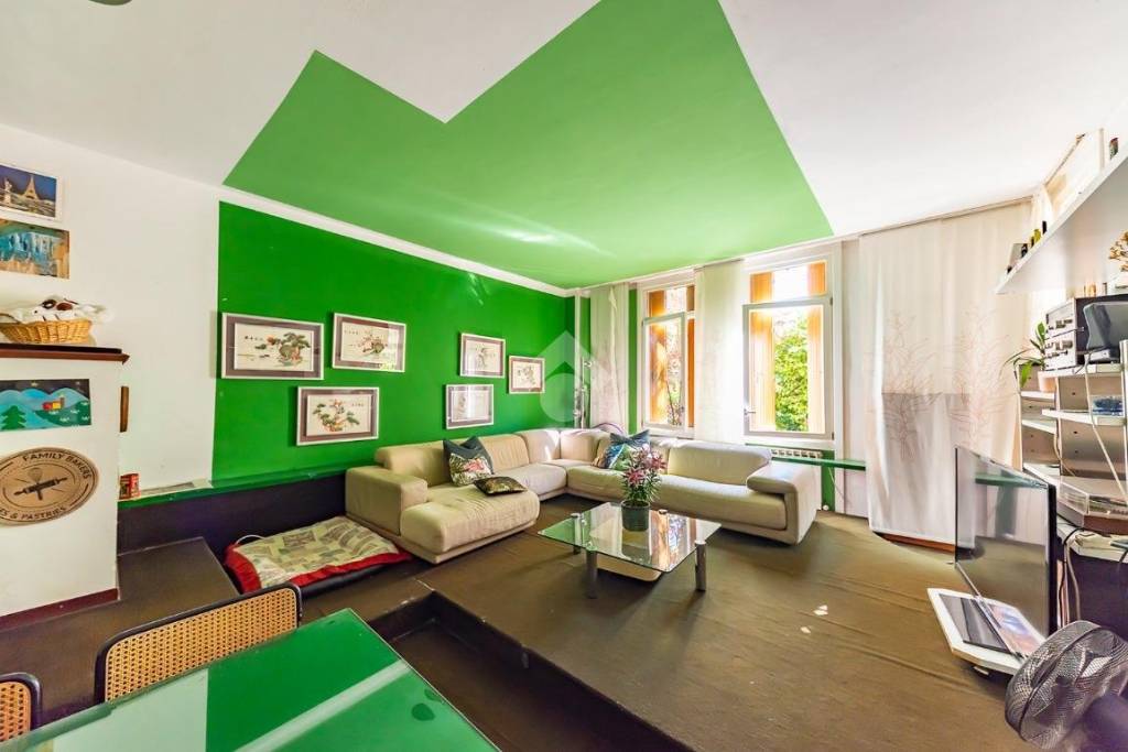 casa indipendente in vendita ad Arese in zona Valera
