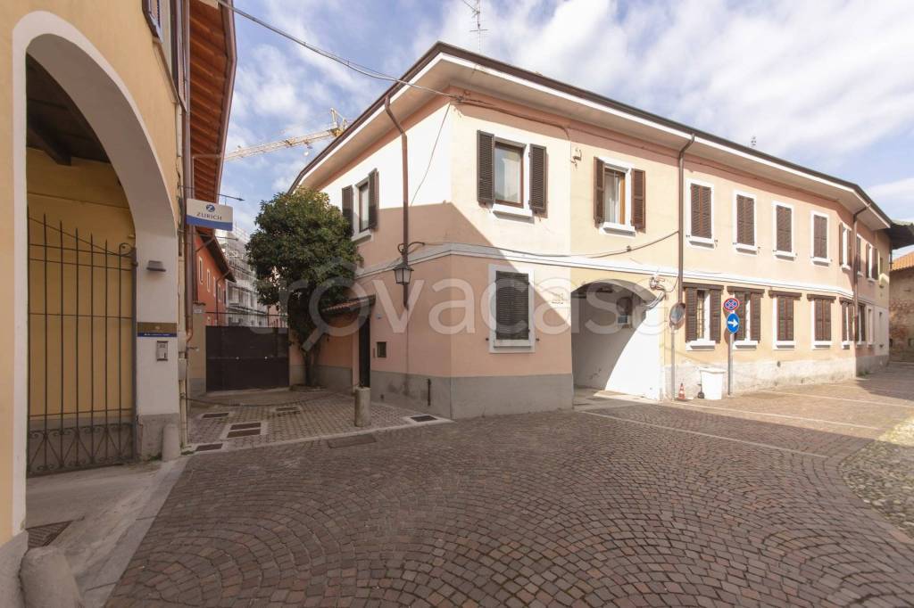 casa indipendente in vendita ad Arese