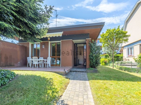 casa indipendente in vendita ad Arese