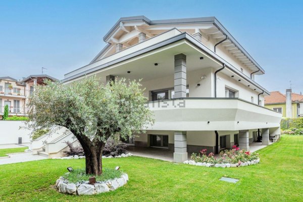 casa indipendente in vendita ad Arese in zona Valera