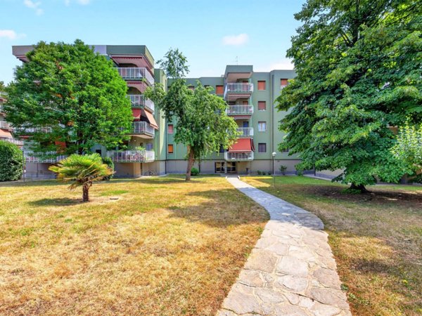 appartamento in vendita ad Arese in zona Valera