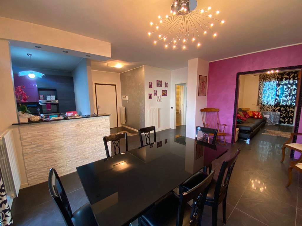 appartamento in vendita ad Arese in zona Valera