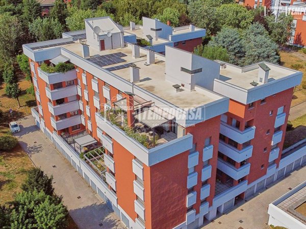 appartamento in vendita ad Arese in zona Valera