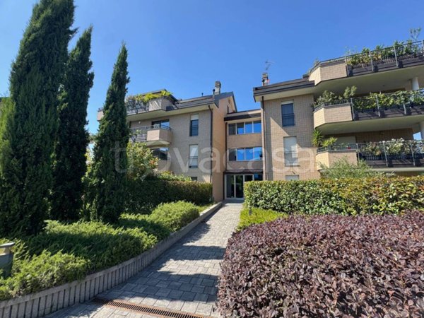 appartamento in vendita ad Arese in zona Valera