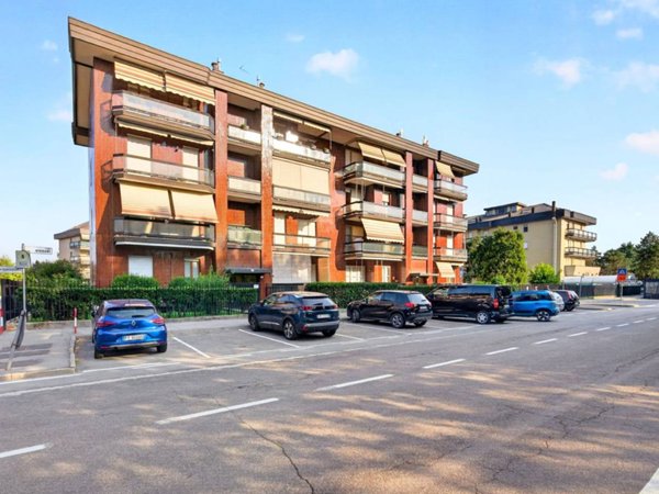 appartamento in vendita ad Arese in zona Valera