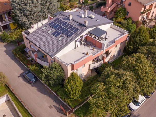 appartamento in vendita ad Arese in zona Valera