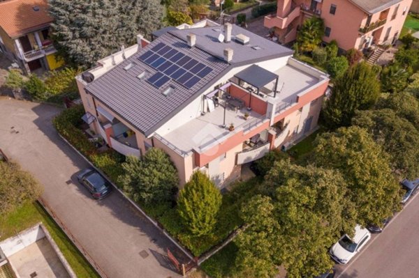 appartamento in vendita ad Arese in zona Valera