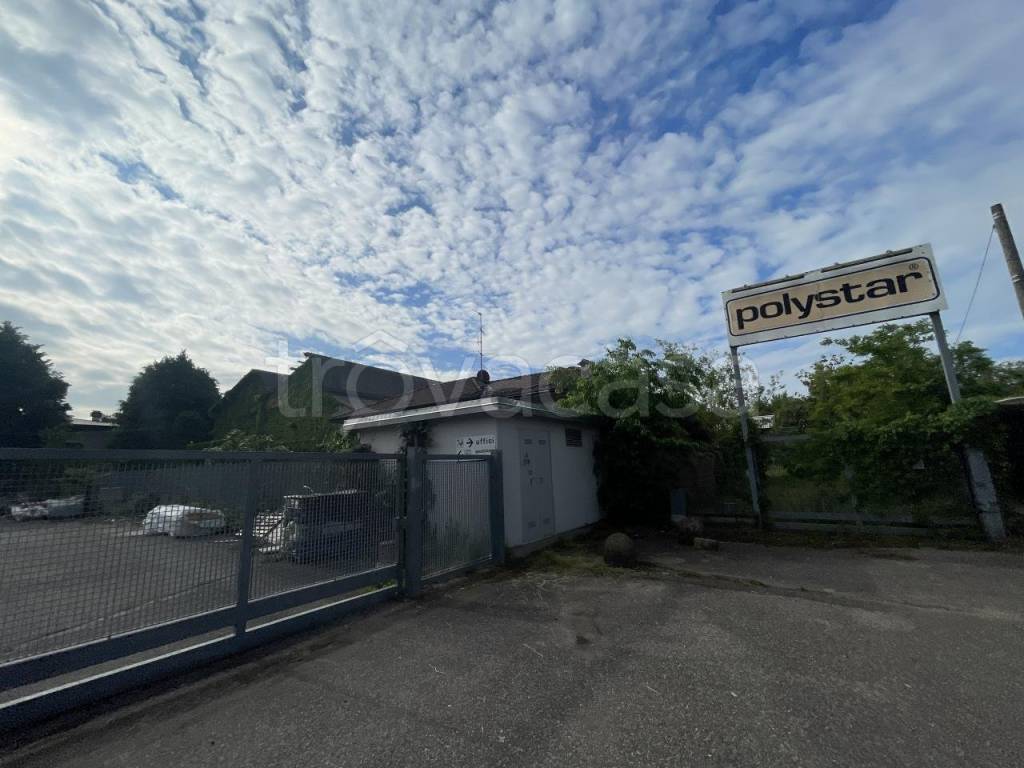 locale commerciale in vendita ad Arluno