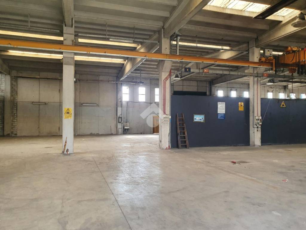 locale commerciale in vendita ad Arluno in zona Rogorotto
