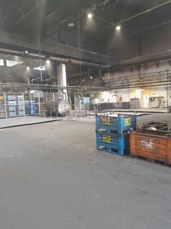 locale commerciale in vendita ad Arluno