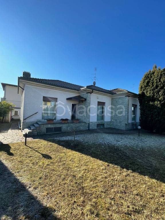 casa indipendente in vendita ad Arluno