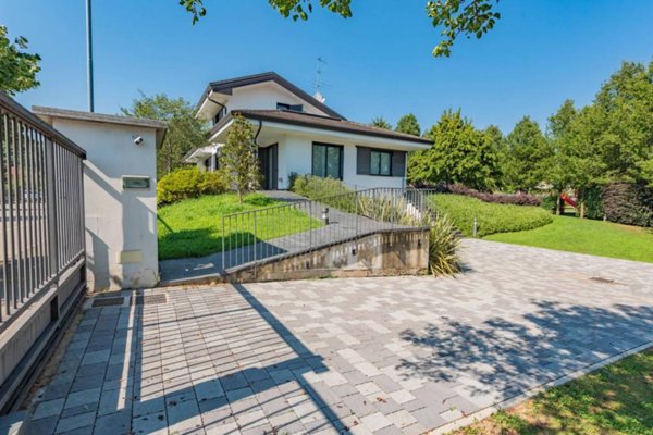 casa indipendente in vendita ad Arluno