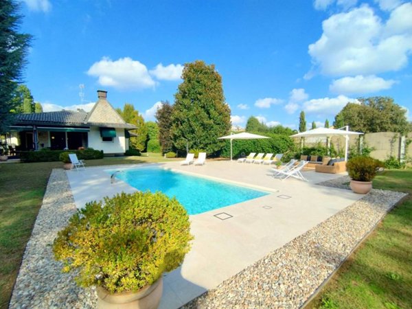 casa indipendente in vendita ad Arluno