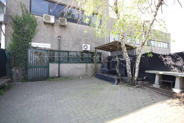 locale commerciale in vendita ad Arluno in zona Rogorotto
