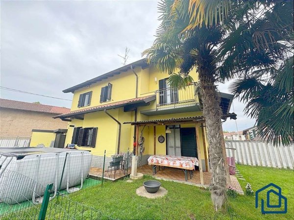 casa indipendente in vendita ad Arluno in zona Rogorotto