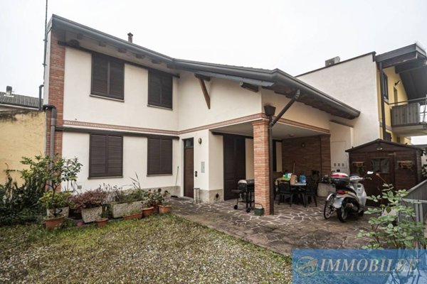 casa indipendente in vendita ad Arluno