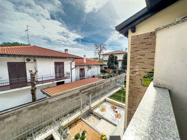 casa indipendente in vendita ad Arluno in zona Rogorotto