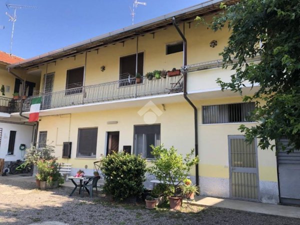 casa indipendente in vendita ad Arluno