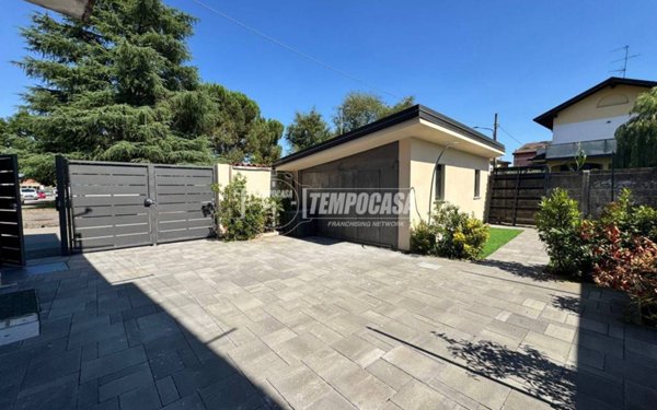 appartamento in vendita ad Arluno in zona Rogorotto