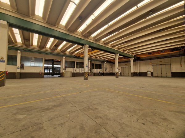 capannone in vendita ad Arluno