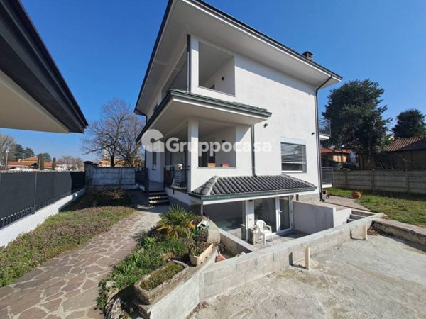 casa indipendente in vendita ad Arluno