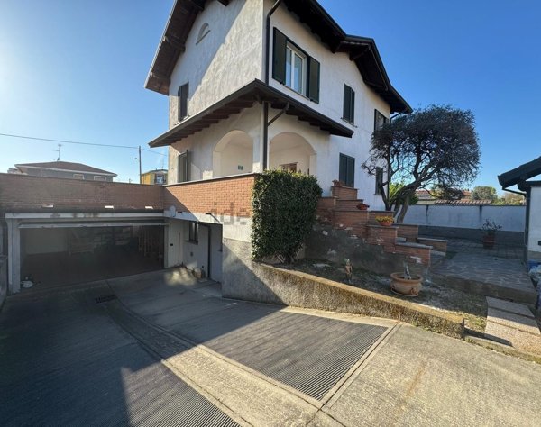 casa indipendente in vendita ad Arluno