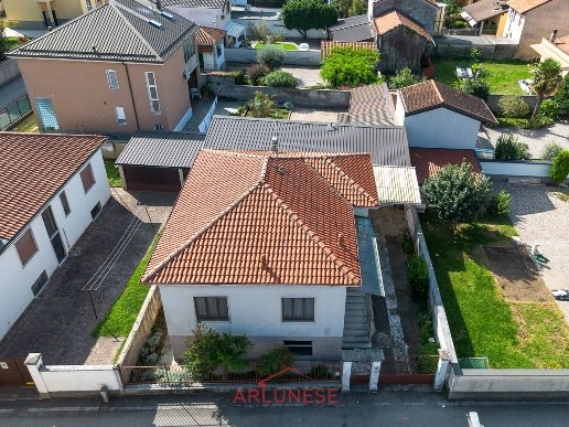 casa indipendente in vendita ad Arluno
