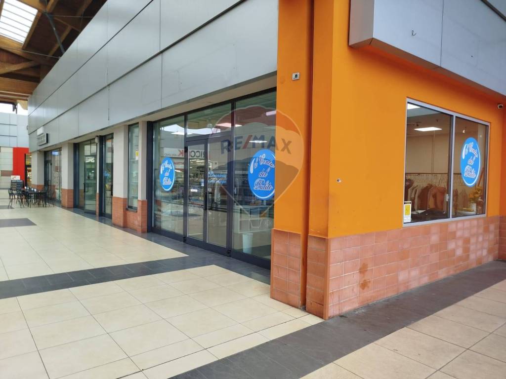 negozio in vendita ad Arluno