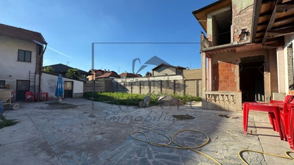 casa indipendente in vendita ad Arluno