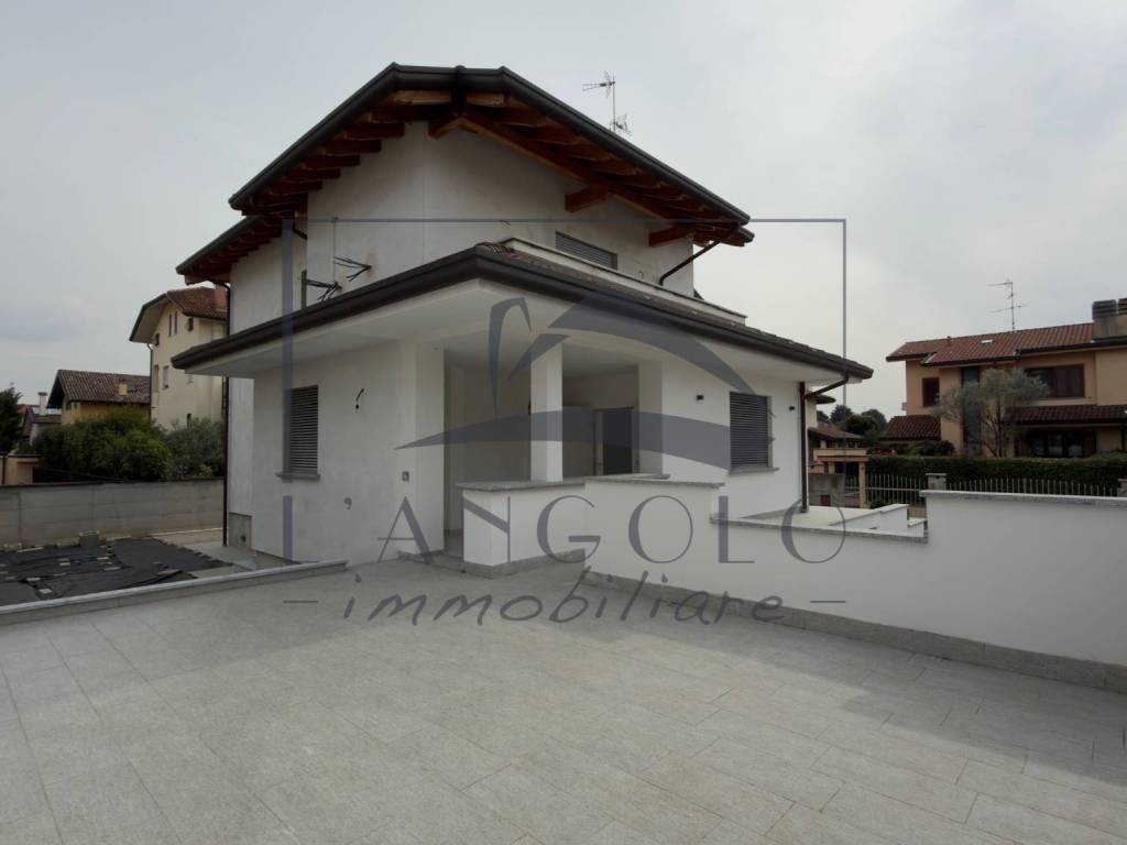 casa indipendente in vendita ad Arluno