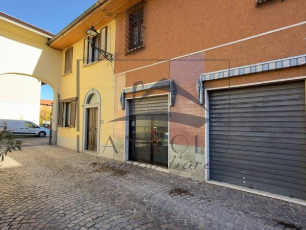 negozio in vendita ad Arluno