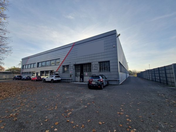 capannone in vendita ad Arluno