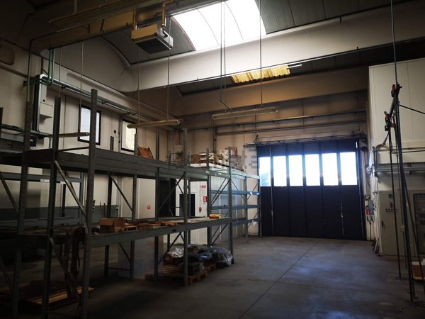 capannone in vendita ad Arluno