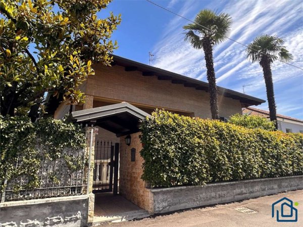 casa indipendente in vendita ad Arluno