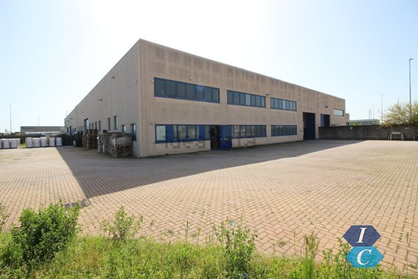 capannone in vendita ad Arluno