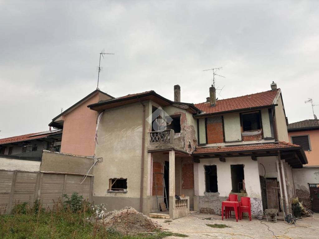casa indipendente in vendita ad Arluno