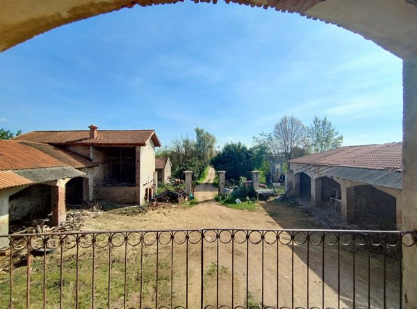 pentavano in vendita ad Arluno