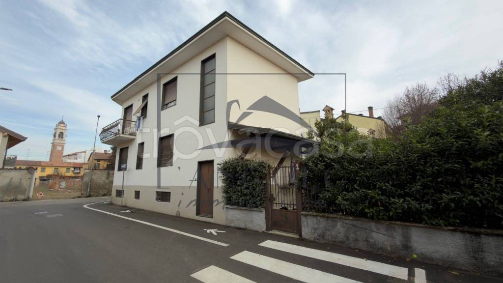 casa indipendente in vendita ad Arluno